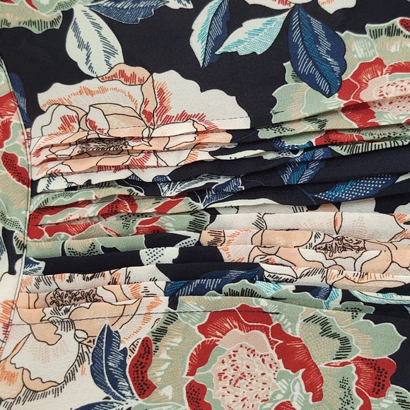 *SALE* EUC NYDJ Blue 3/4 Sleeve Blouse with Floral Print - Picture 3 of 5